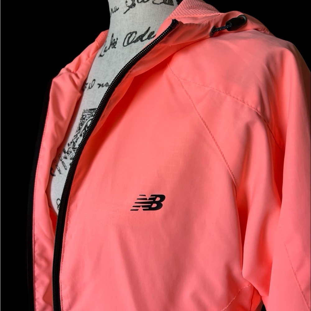 New Balance Coral Well Worn & Still Running Hooded Windbreaker Jacket - Small - Picture 4 of 16